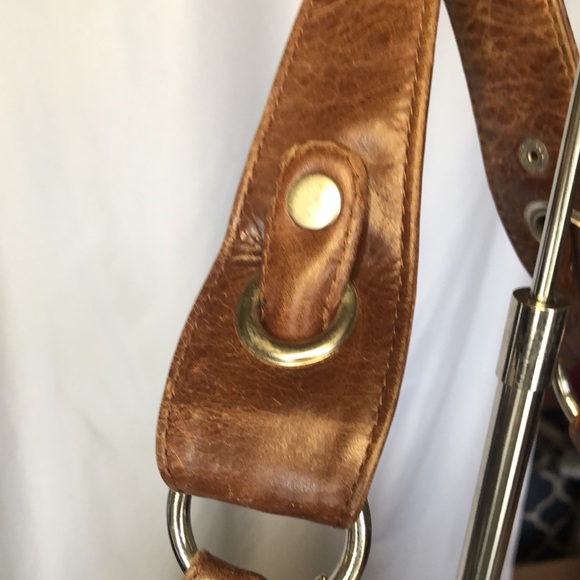 IRIS TYLER cognac brown distressed genuine leather shoulder handbag. - Picture 5 of 15